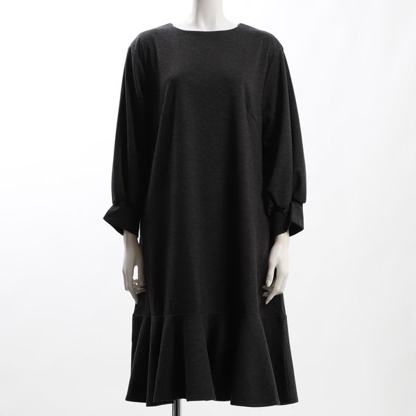 裾フレアワンピース