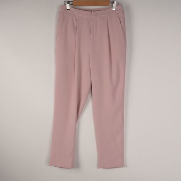 タック入りテーパードパンツ