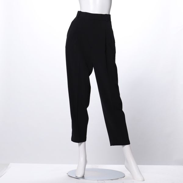 タック入りテーパードパンツ