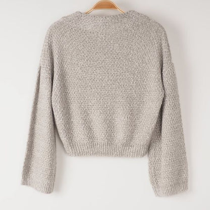 柔らかい素材のハイネックニット