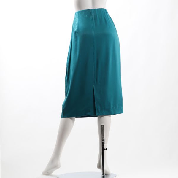 バックスリットタイトスカート