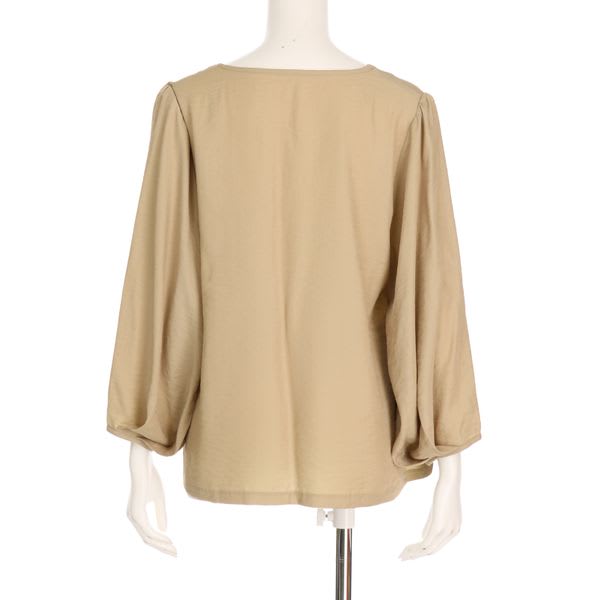 フロントタックブラウス