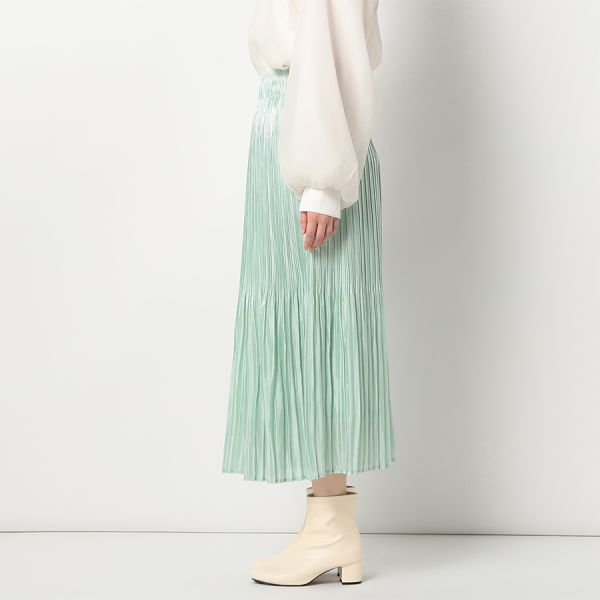 光沢感プリーツスカート