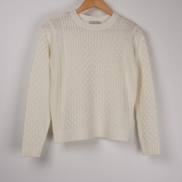 蜂の巣柄ケーブル編みニット