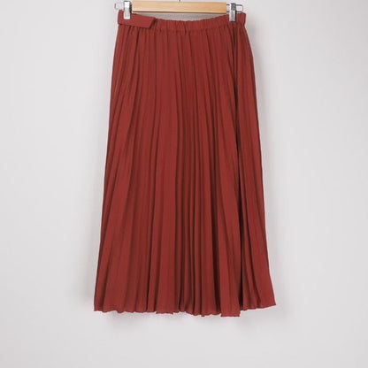 細かいプリーツスカート