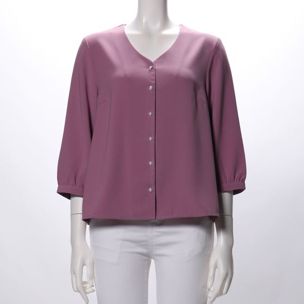 パールボタン前開きブラウス