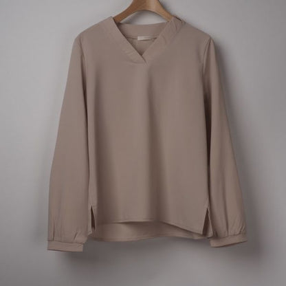 スリットパフスリーブVネックブラウス