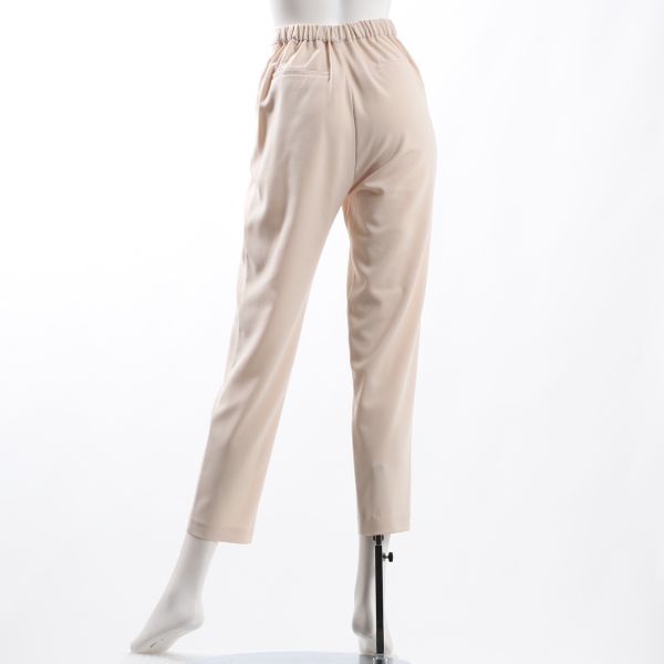 タック入りテーパードパンツ