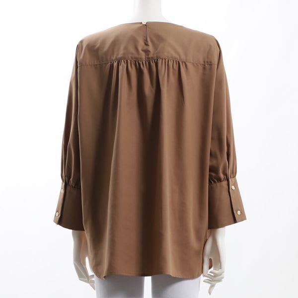 Vネックブラウス