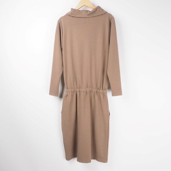 ドレープ胸元ワンピース