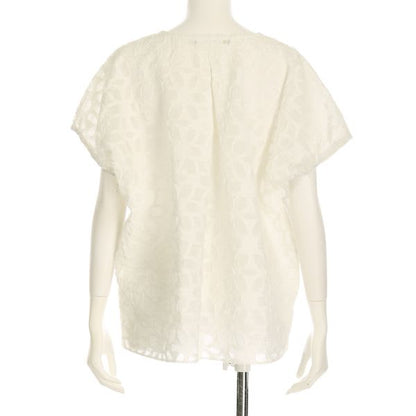 花柄レースVネックブラウス