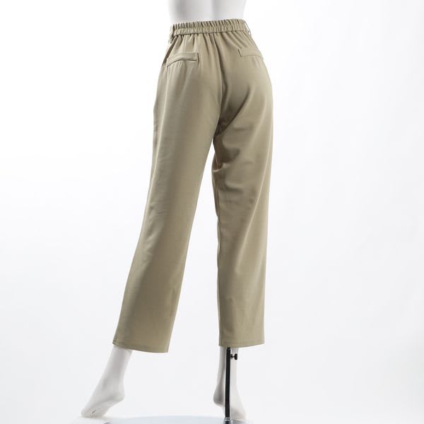 シンプルデザインテーパードパンツ