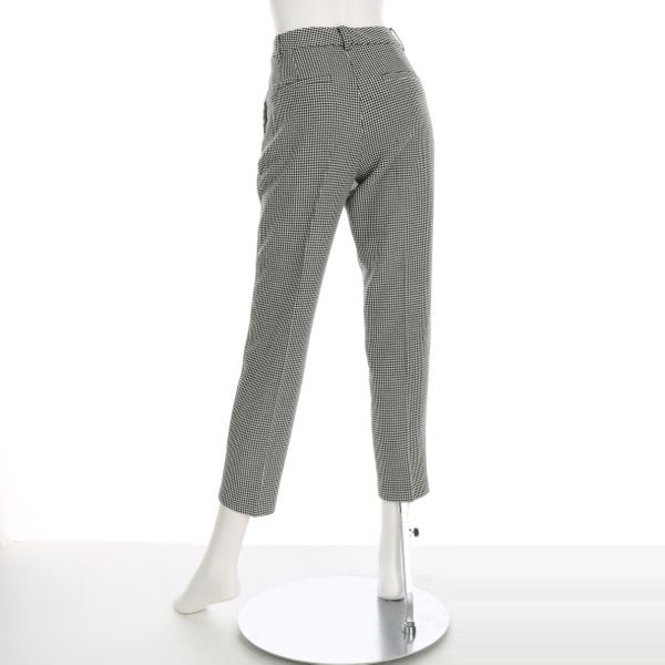 ベルトループ付きテーパードパンツ