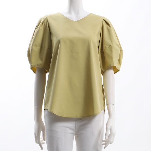 ふんわり袖Vネックブラウス