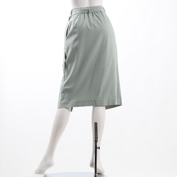フロントスリットラップ風スカート