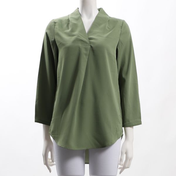 バックテールVネックブラウス