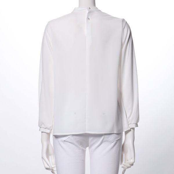 タックブラウス