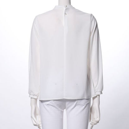 タックブラウス