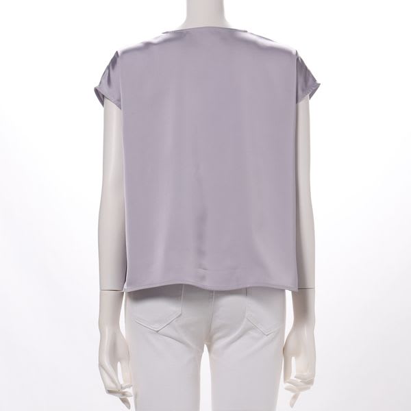 フロントタックデザインVネックブラウス