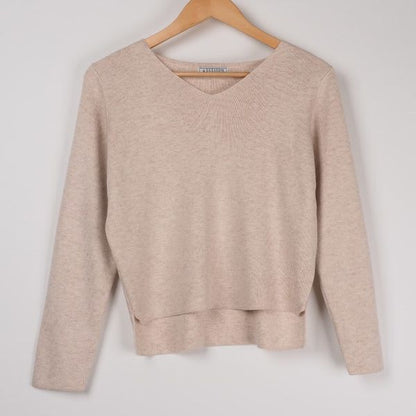 シンプルVネックニット