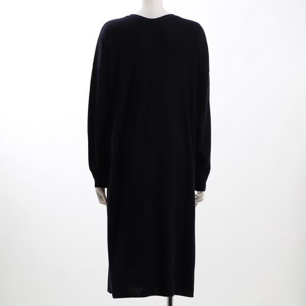 Vネックニットワンピース