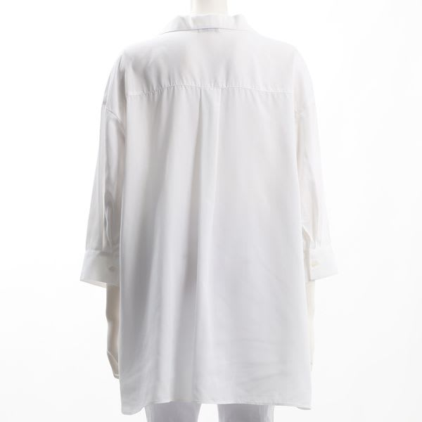 バックテールデザインオープンカラーブラウス