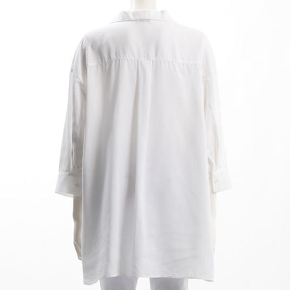 バックテールデザインオープンカラーブラウス