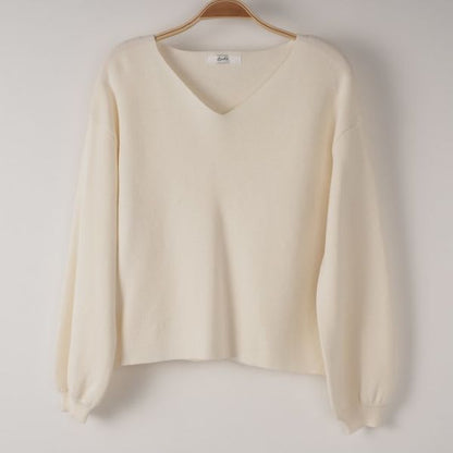 Vネックボリューム袖ニット