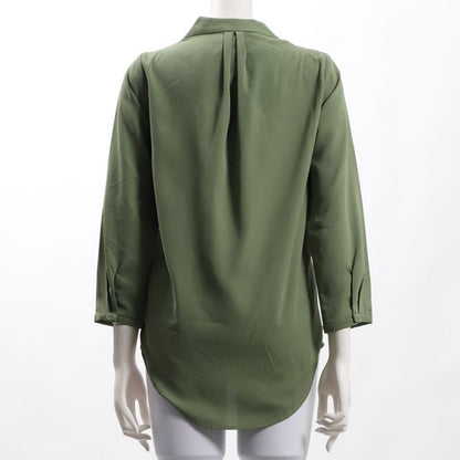 バックテールVネックブラウス