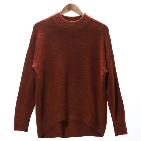 バックテールデザインドロップショルダーニット