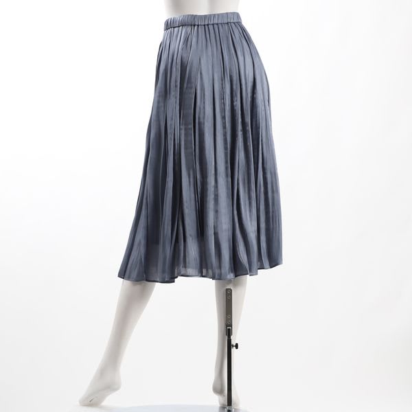 光沢素材スカート