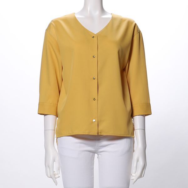 微光沢フロントボタンブラウス