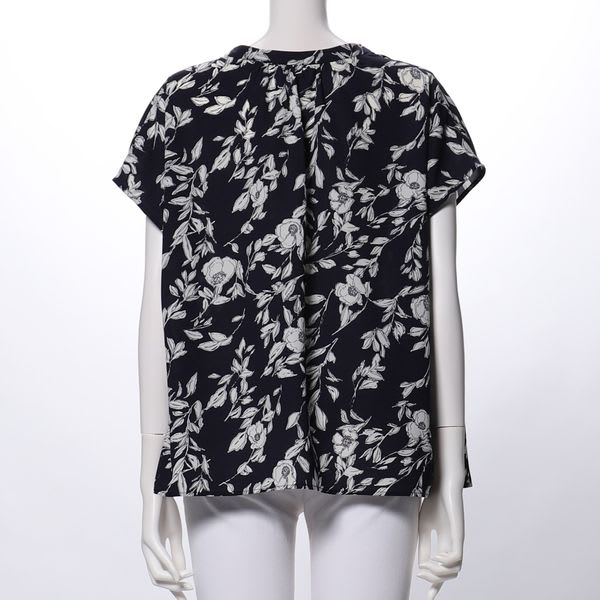 裾タック入りフラワープリントブラウス