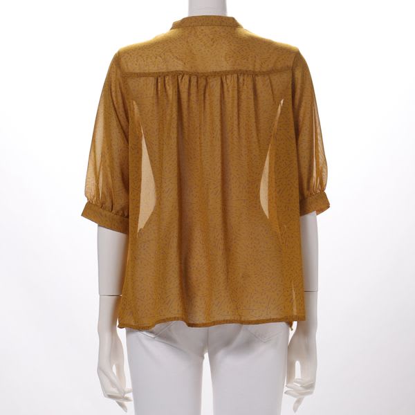 タックデザインシアーバンドカラーブラウス