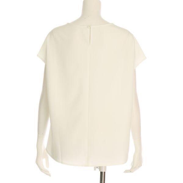 タックデザインハートネックブラウス