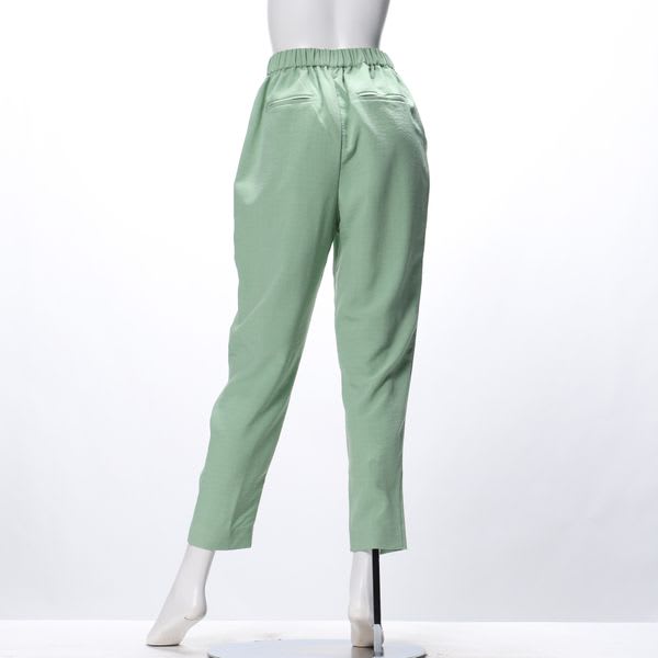 タックテーパードパンツ