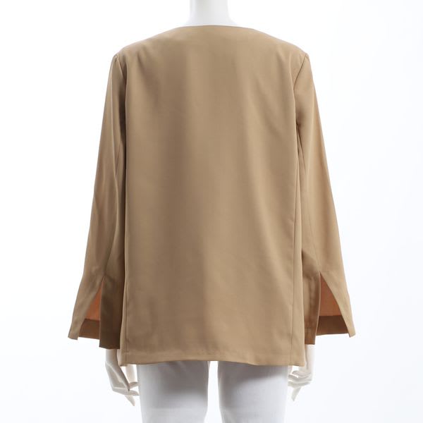 ポケットデザインVネックブラウス