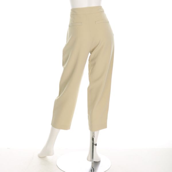 タック入りテーパードパンツ