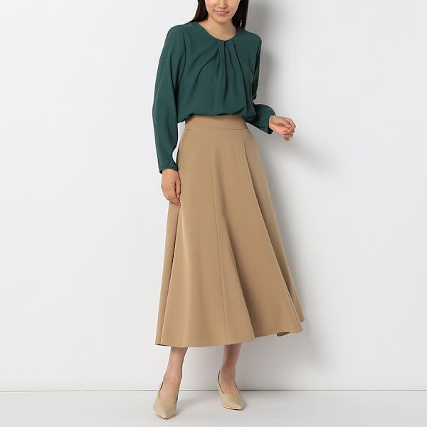 タック袖口バックギャザーブラウス