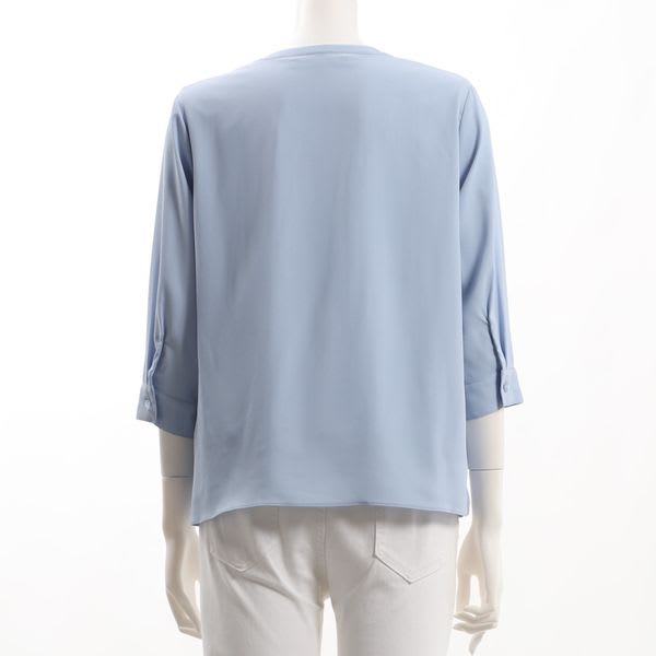 サイドスリットオープンフロントネックブラウス