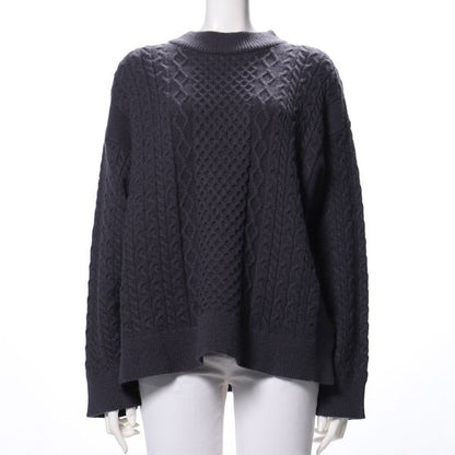 ケーブル編みニット