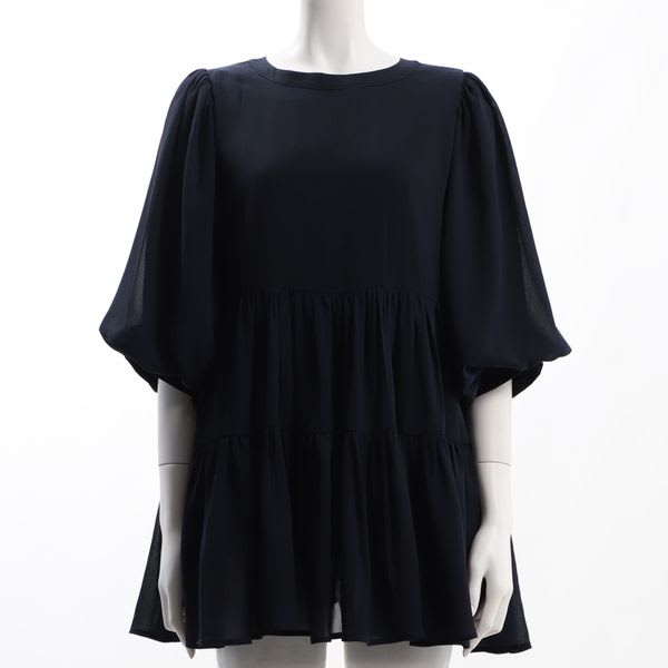 バックボタンティアードブラウス