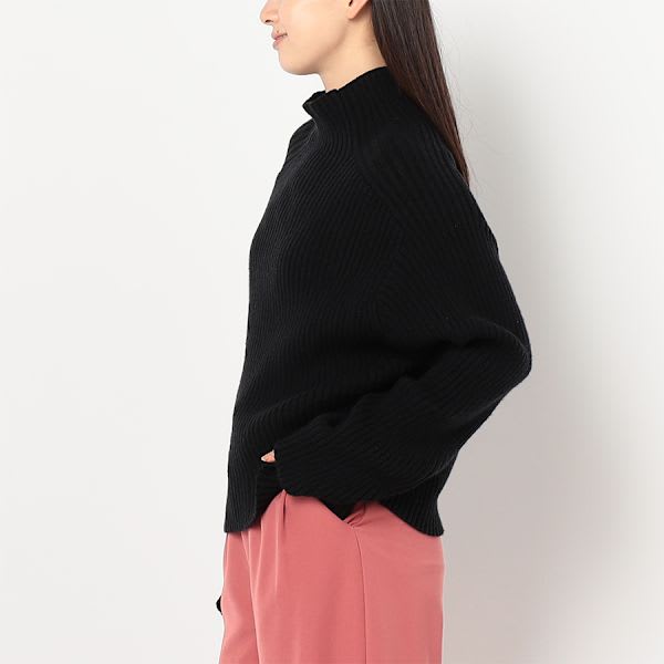 リブ編みボトルネックニット
