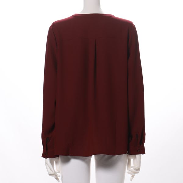 裾タックデザインVネックブラウス