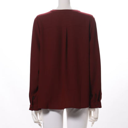 裾タックデザインVネックブラウス