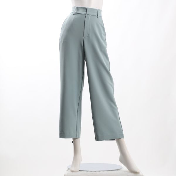 シンプルストレートパンツ