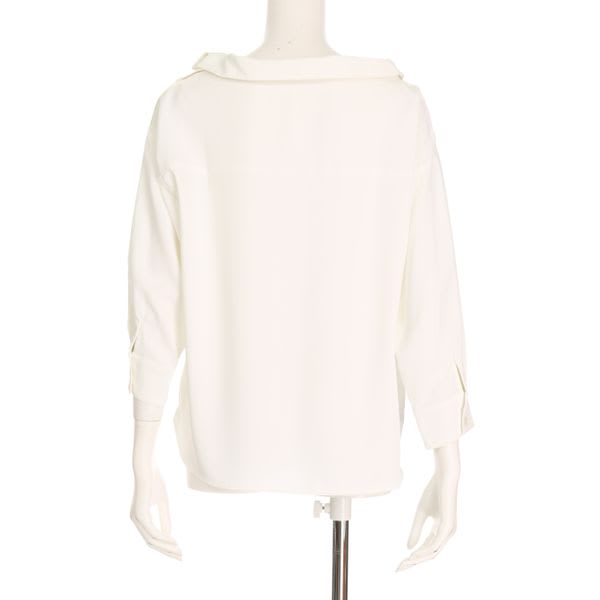 ロールネックボタンブラウス