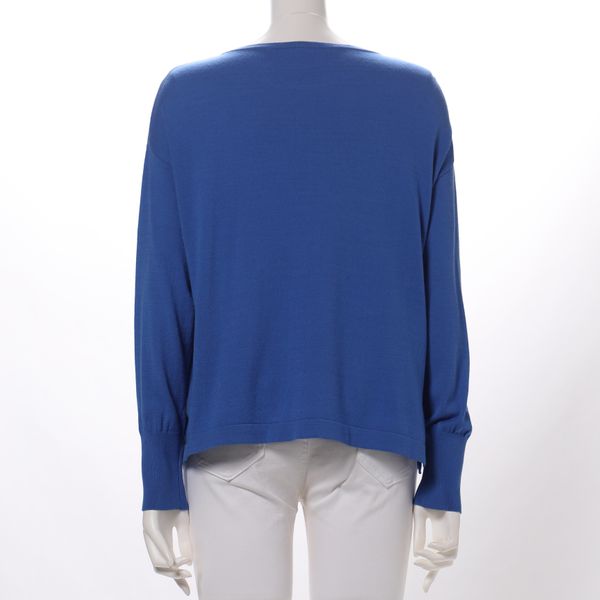 サラッとした生地感のドロップショルダーニット