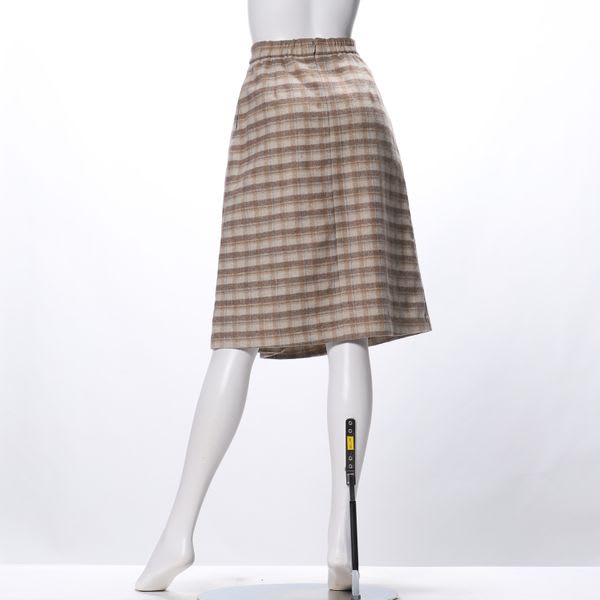 チェック柄ラップ風台形スカート