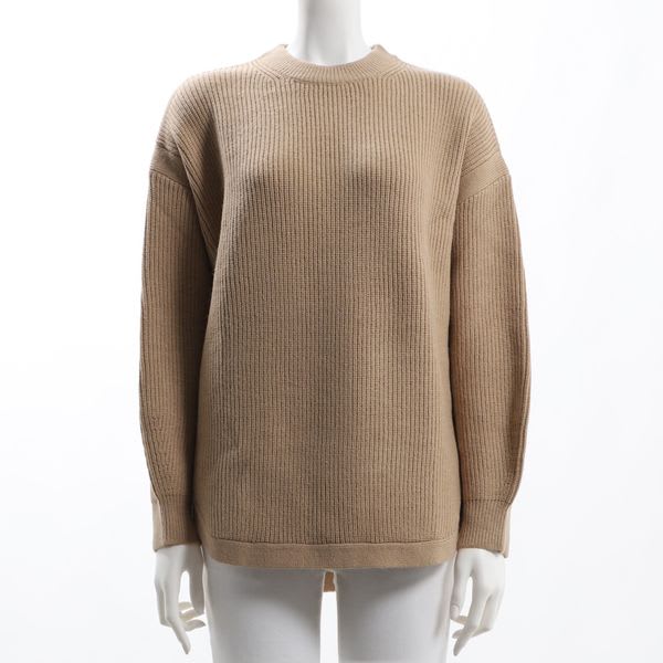 バックテールデザインクルーネックニット